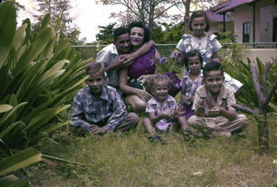 Al Frente de la casa, Campo Shell, Clara (mom), Jacques, Gerardus, Joyce, Rouel, Elsbeth, Dorothy